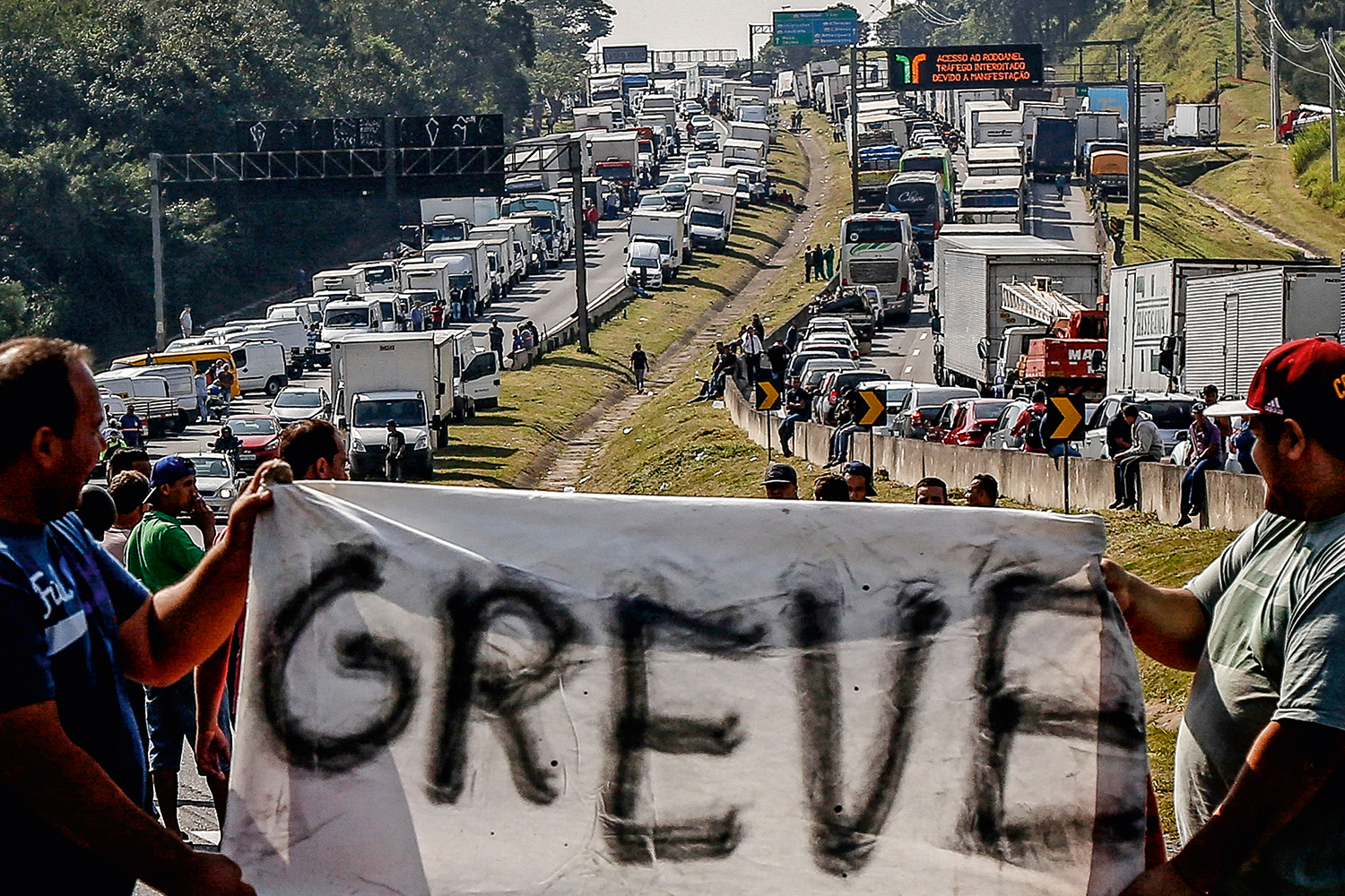 Apesar de apelo feito por Bolsonaro, sindicatos confirmam greve de caminhoneiros